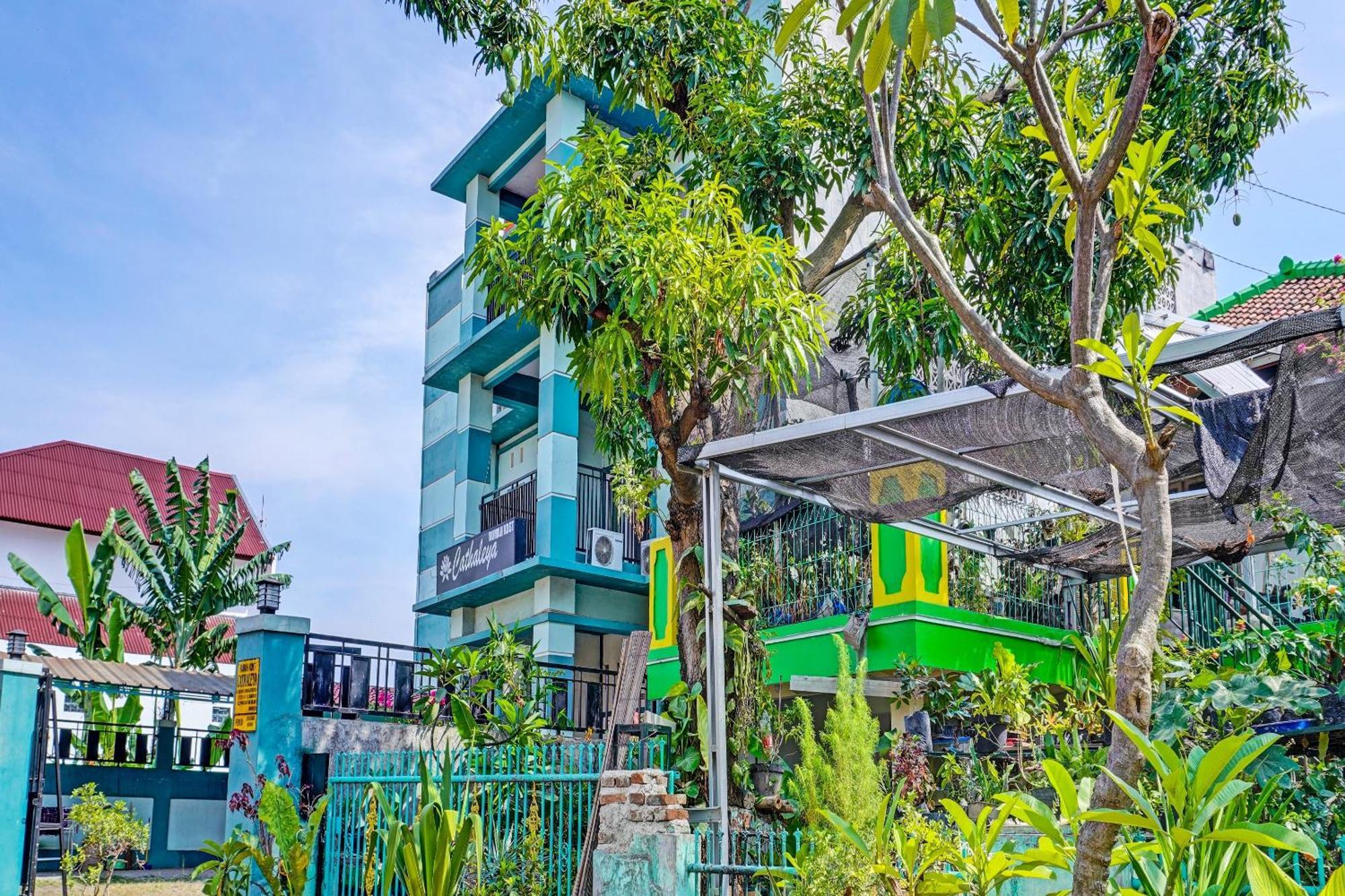 Oyo 91731 Home Stay Elis Cateliya Syariah Karawang Exterior foto